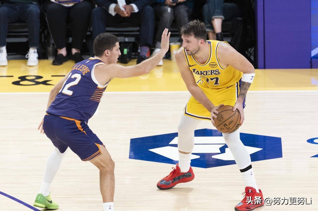 LOL官网-关于赛地聚焦：德甲今晨热度飙升，洛杉矶湖人调整名单，球迷炸锅，团队化学反应显著的信息