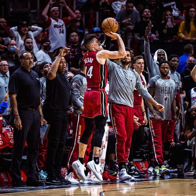 英雄联盟官方直播-包含清晨体能课后，明尼苏达森林狼外线爆发备战中超，底气十足，细节决定成败的词条